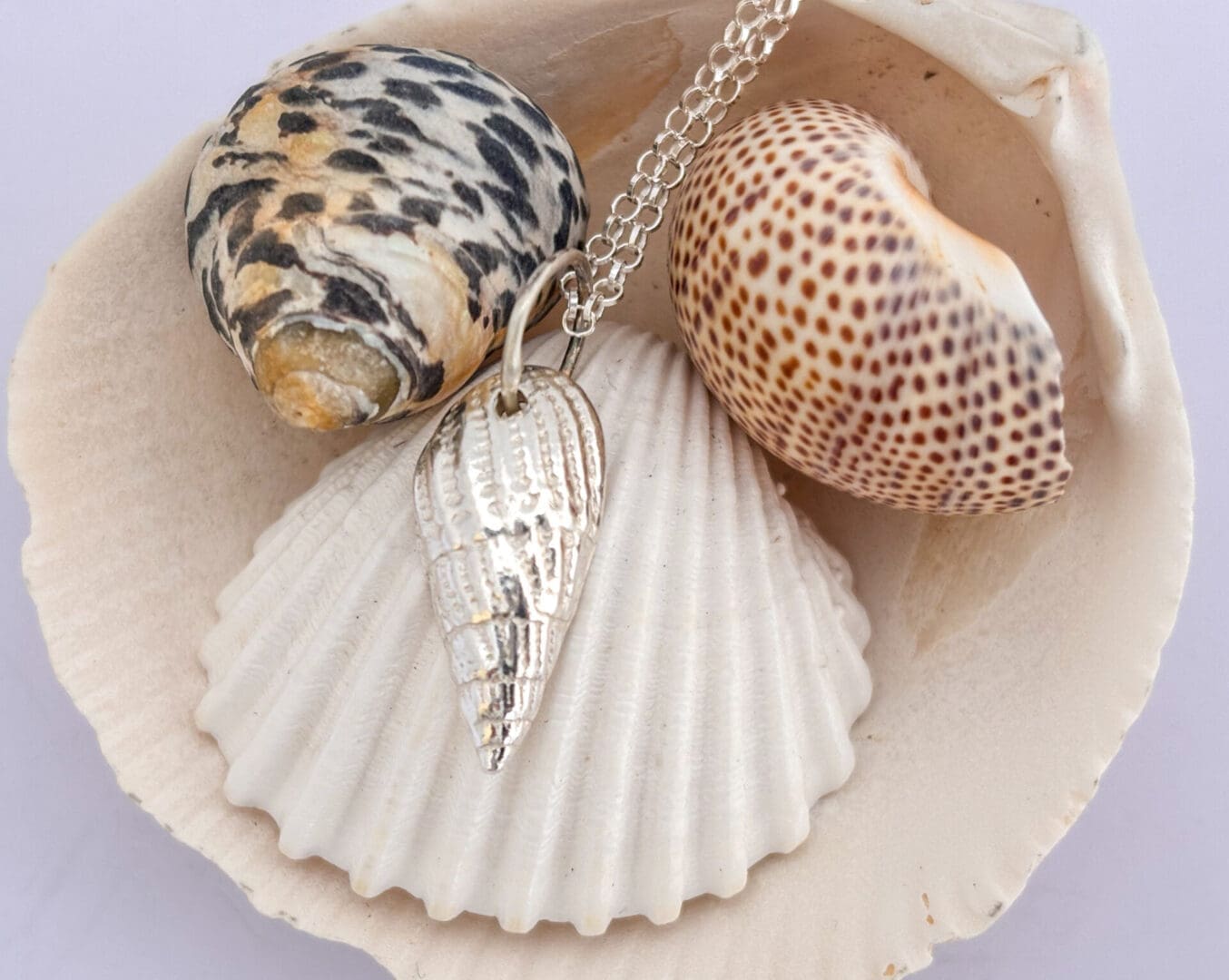 Fine silver shell pendant