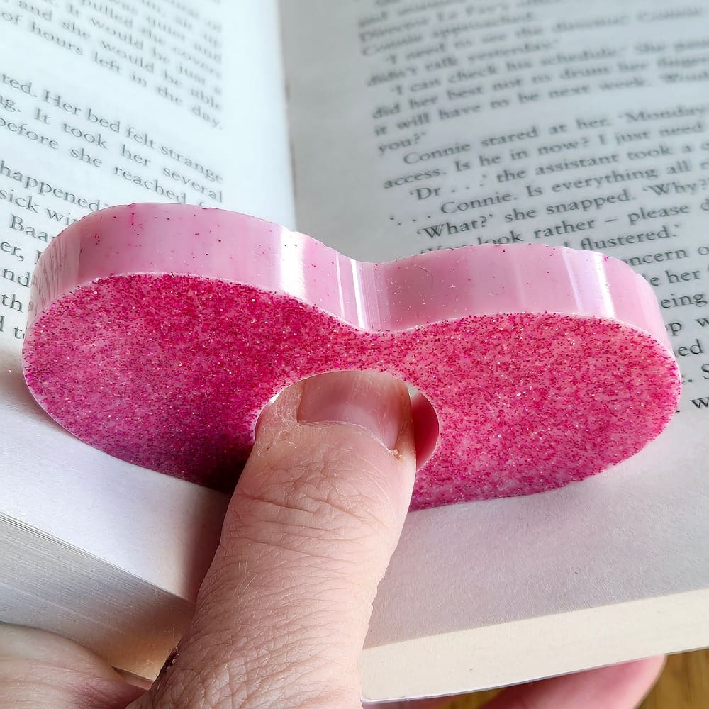 Page holder - resin - pink - glitter