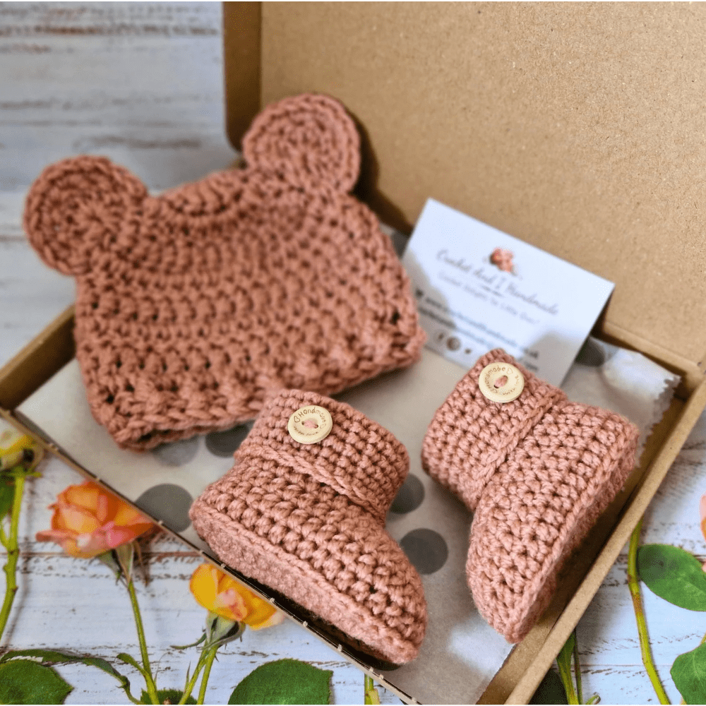 Crochet baby set in sizes newborn, 0-3 and 3-6 months, made in a premium uk-made acrylic yarn with various colours to choose from