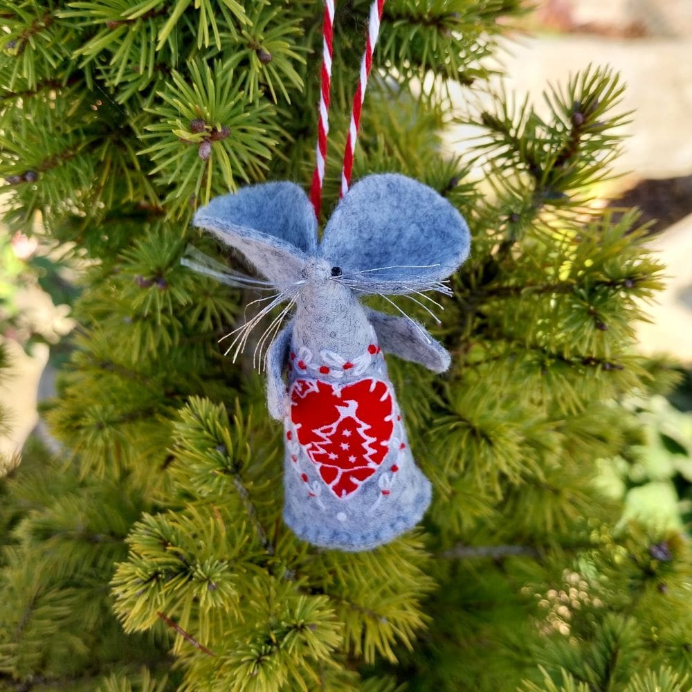 A hand stitched felt mouse with a scandi inspired heart