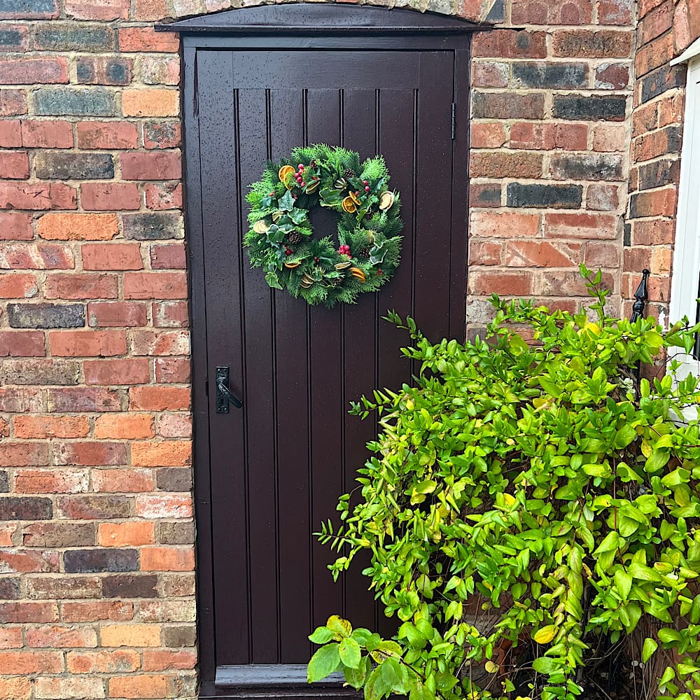 Traditional-Christmas-Front-Door-Wreath