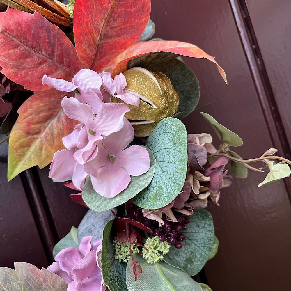 Pastel-autumn-wreath-with-fruit