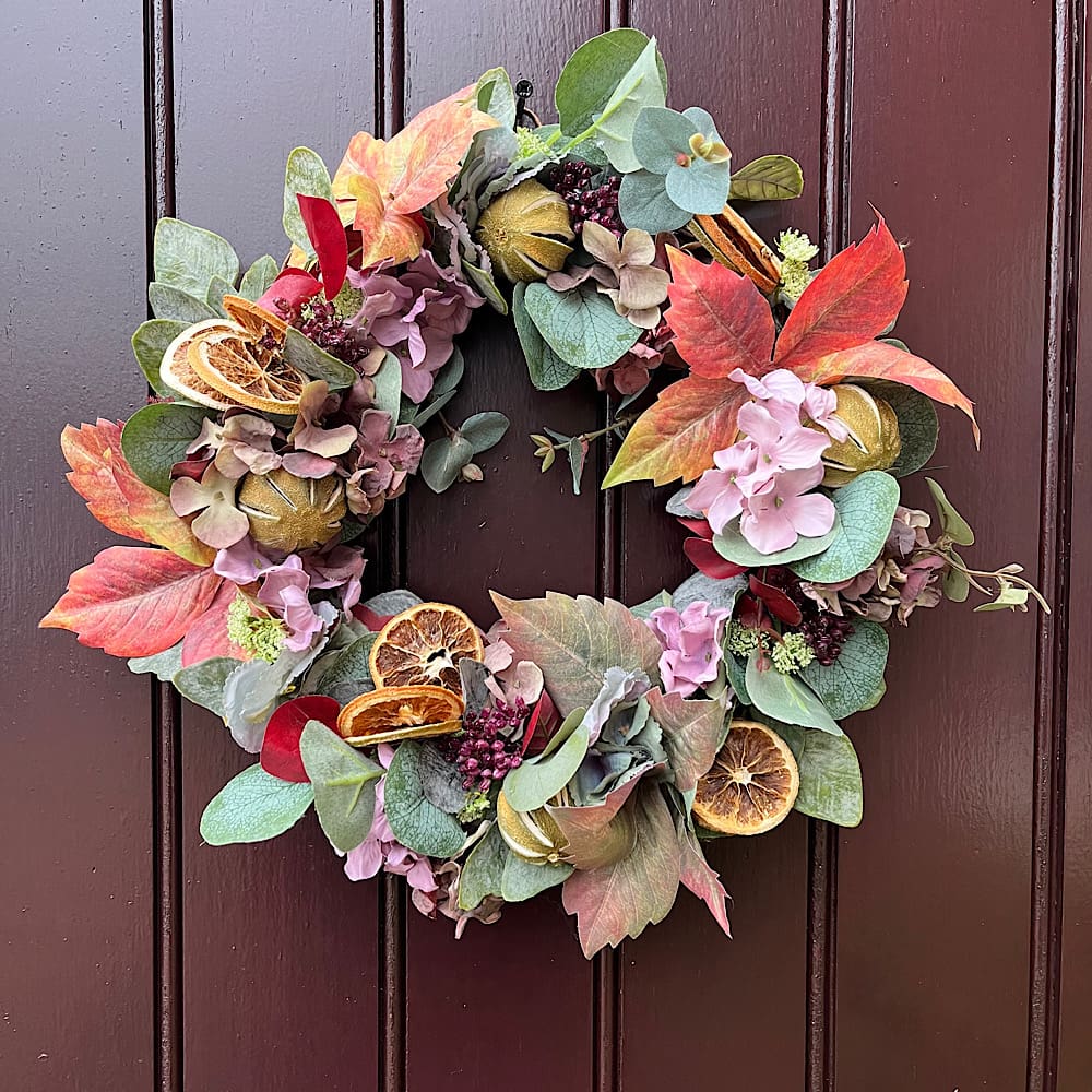 Pastel-autumn-wreath-with-fruit