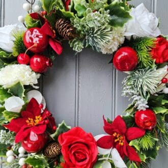 Red-apple-christmas-wreath