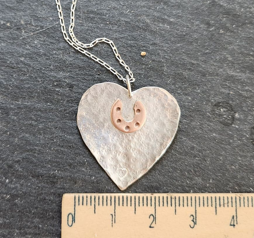 heart horsehoe pendant