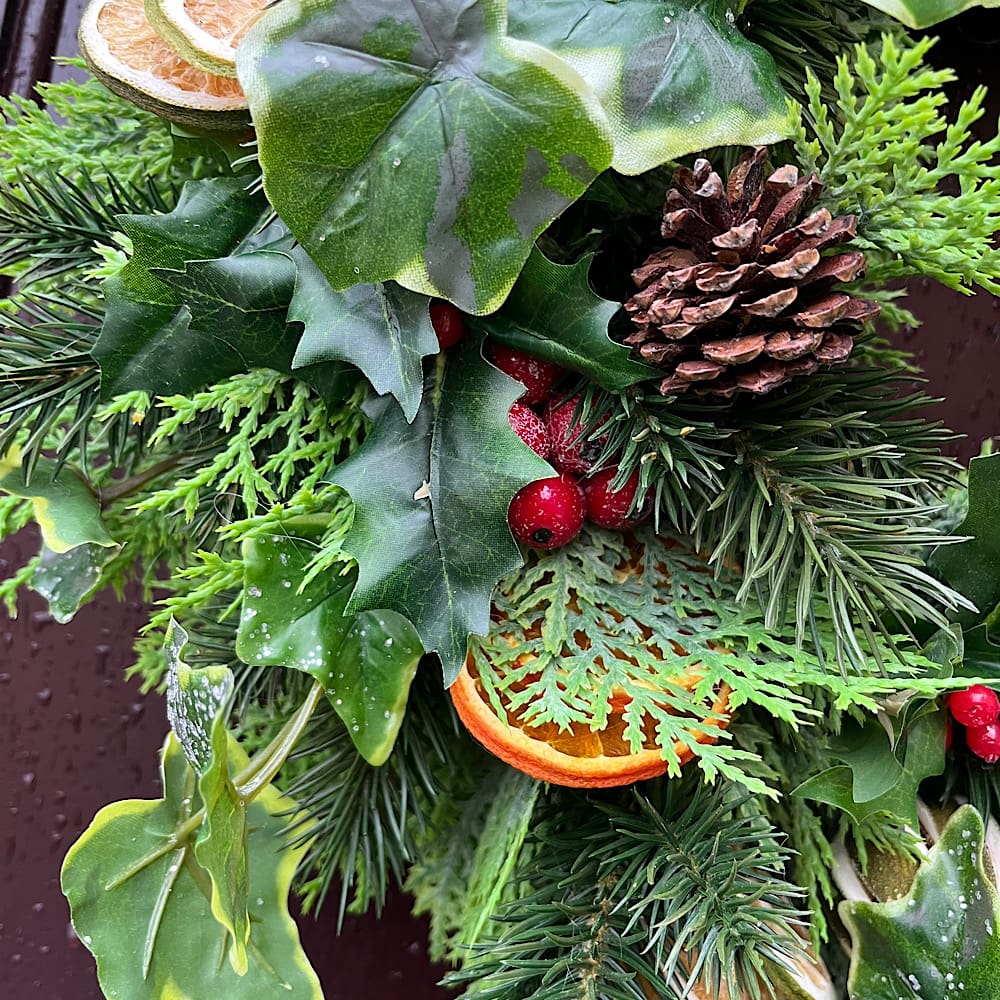 Traditional-Christmas-Front-Door-Wreath