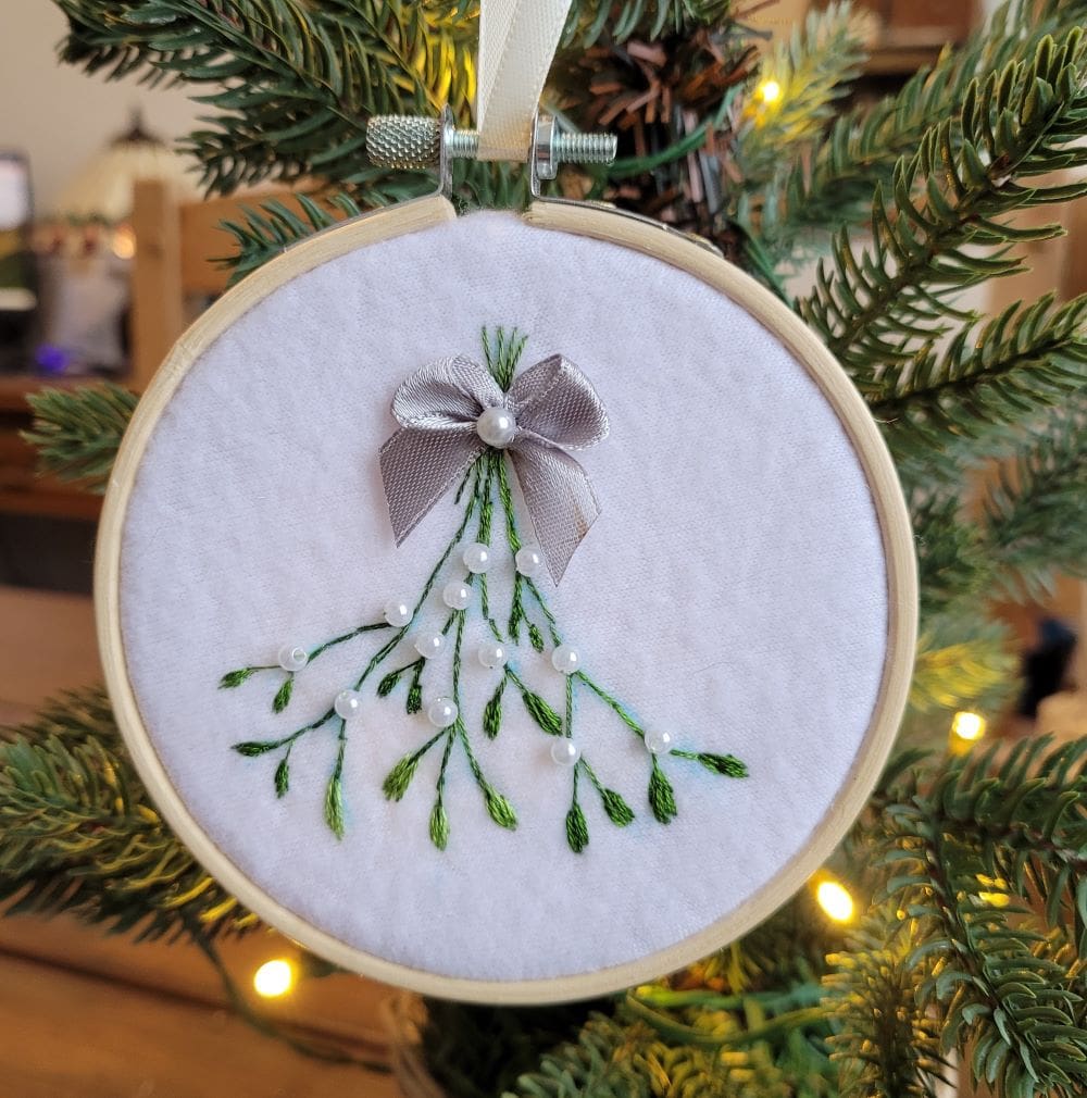 Hand embroidered mistletoe hanging hoop Christmas decoration 4 inches.