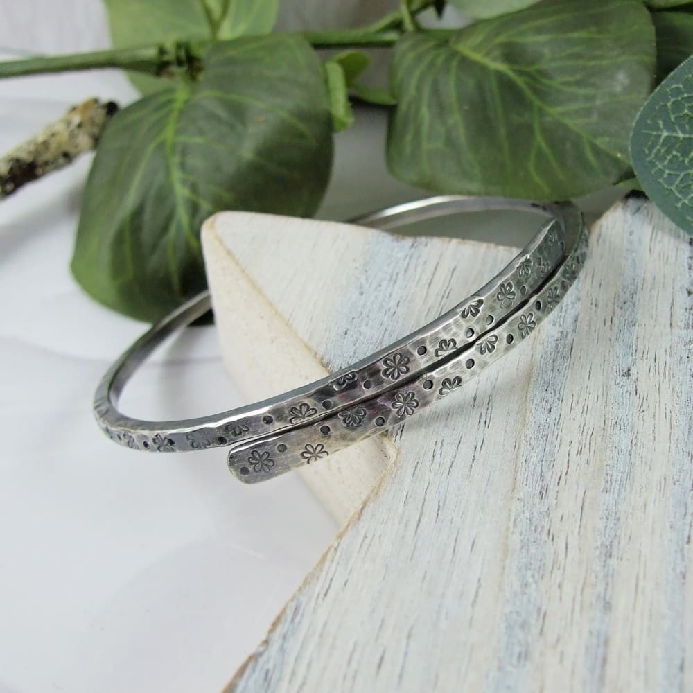 Silver_Bangle_Flower_Patterned