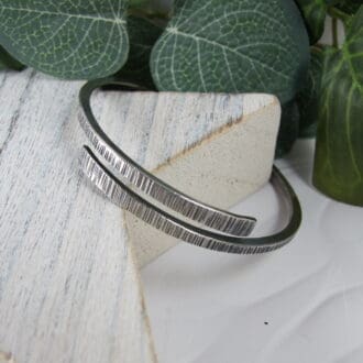 Silver_Bangle_Line_Textured