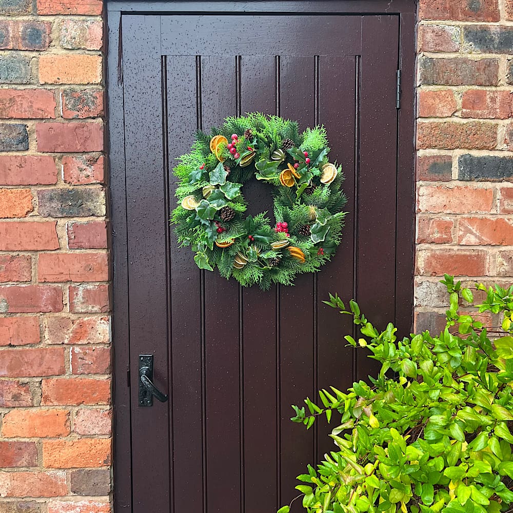 Traditional-Christmas-Front-Door-Wreath