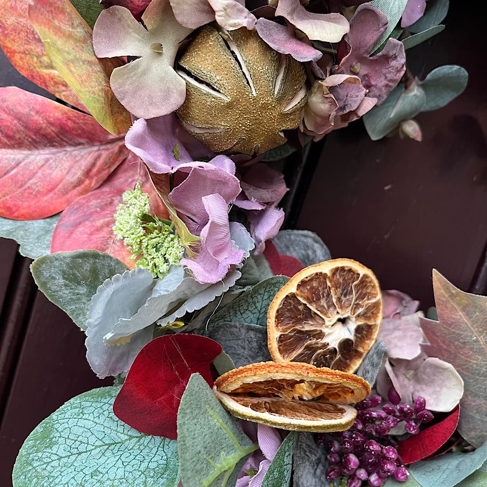 Pastel-autumn-wreath-with-fruit