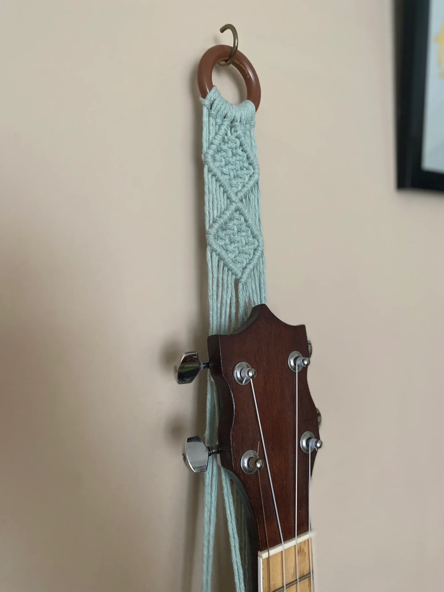 Banjolele wall hanger made with recycled cotton