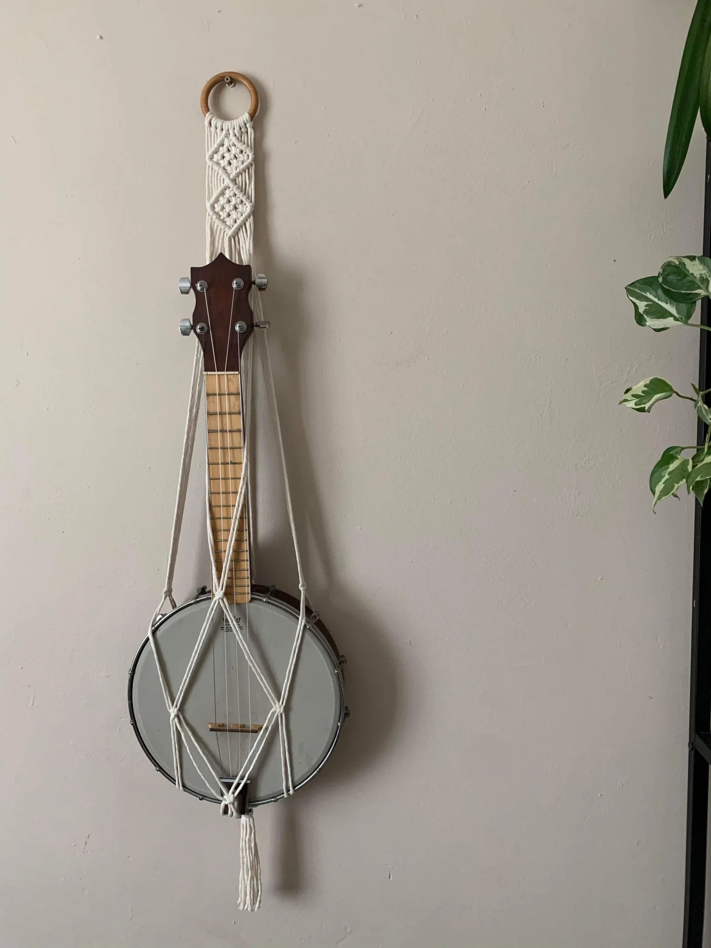 Banjolele wall hanger made with recycled cotton