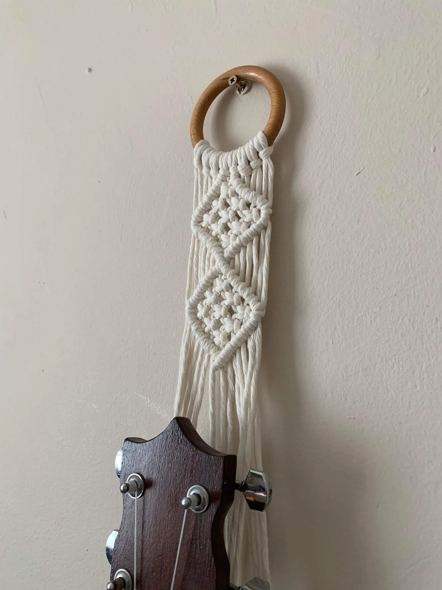 Banjolele wall hanger made with recycled cotton