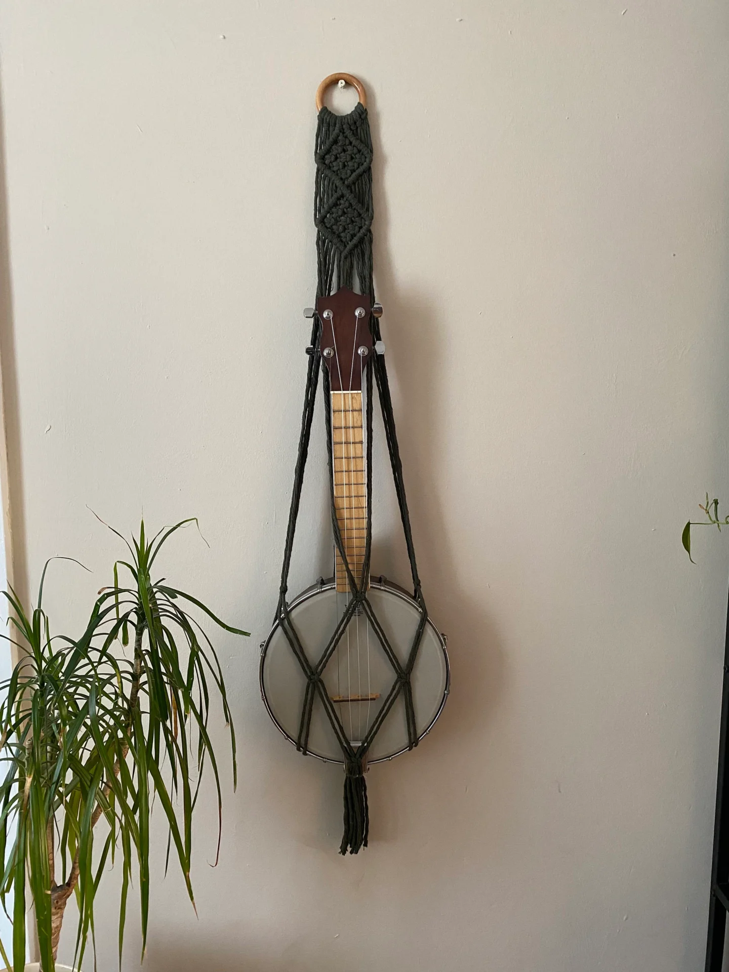 Banjolele wall hanger made with recycled cotton