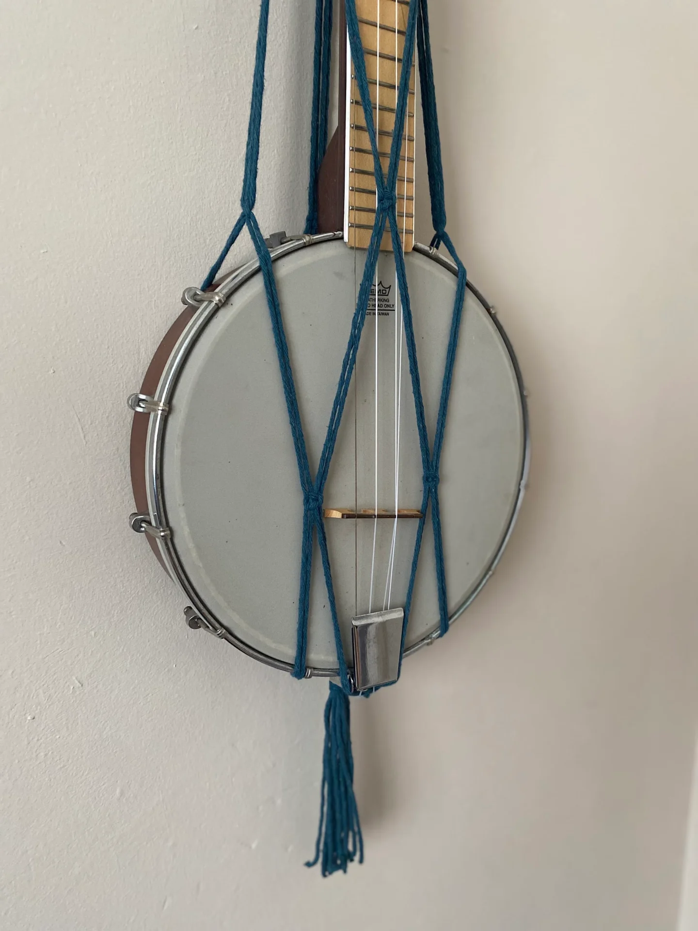 Banjolele wall hanger made with recycled cotton