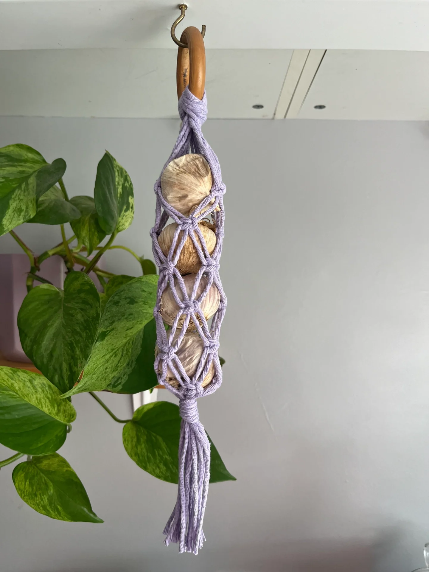 Hanging garlic storage, made with lilac recycled cotton