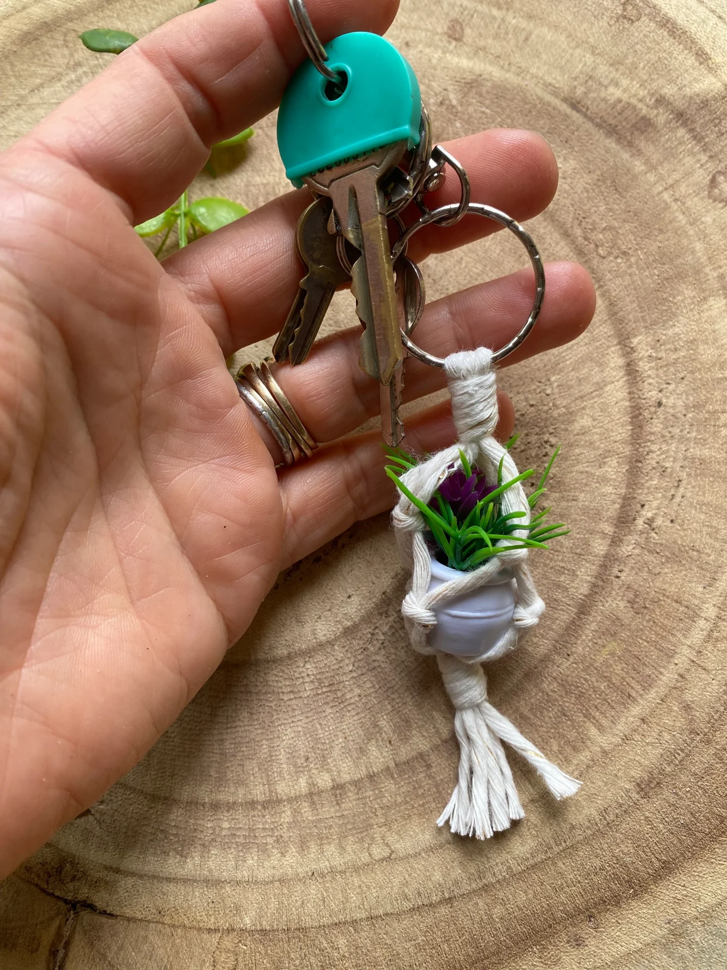 Mini plant hanger keyring made with recycled cotton