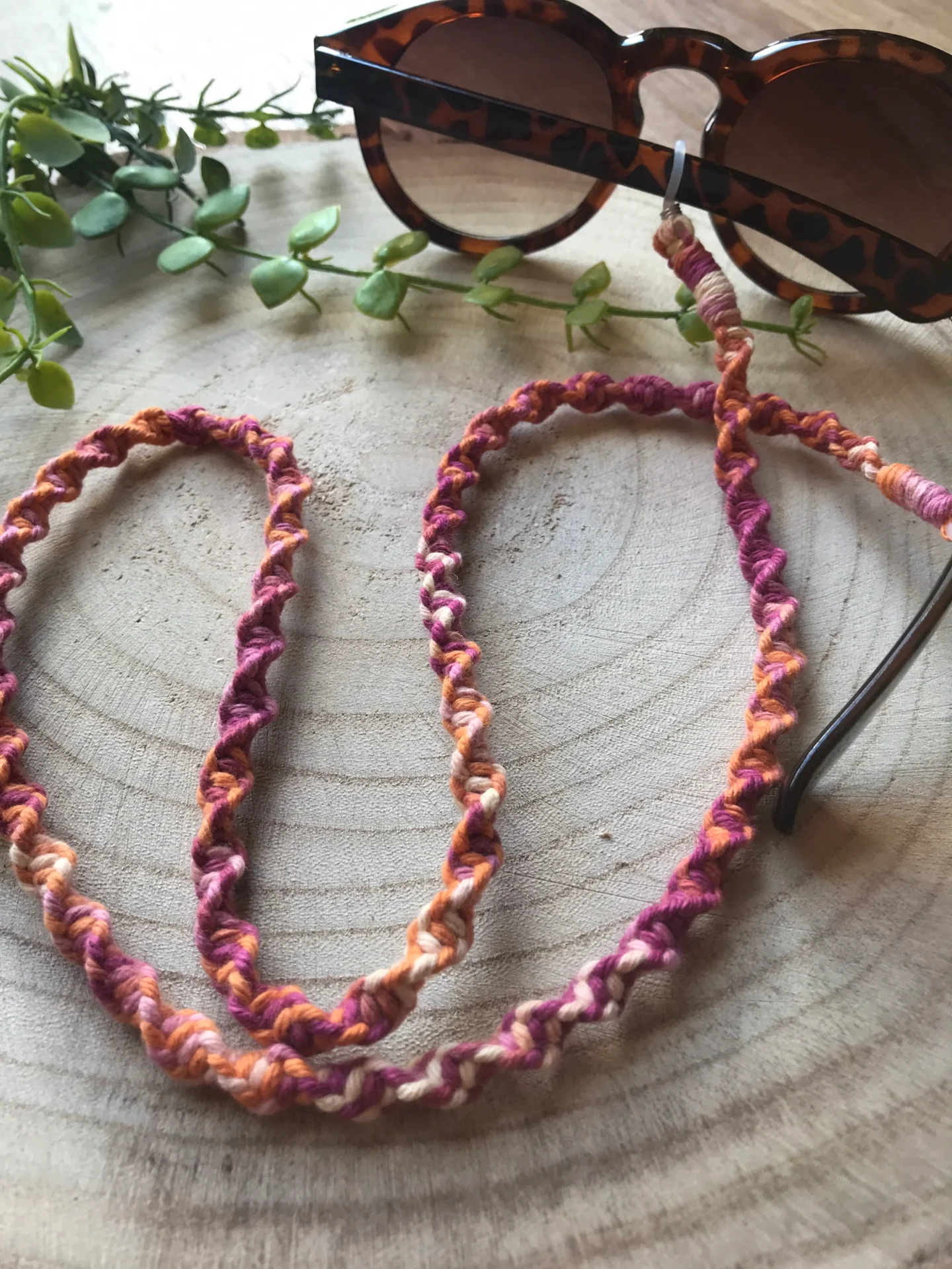 Ombre glasses chain, 70-75cm, made with recycled cotton.