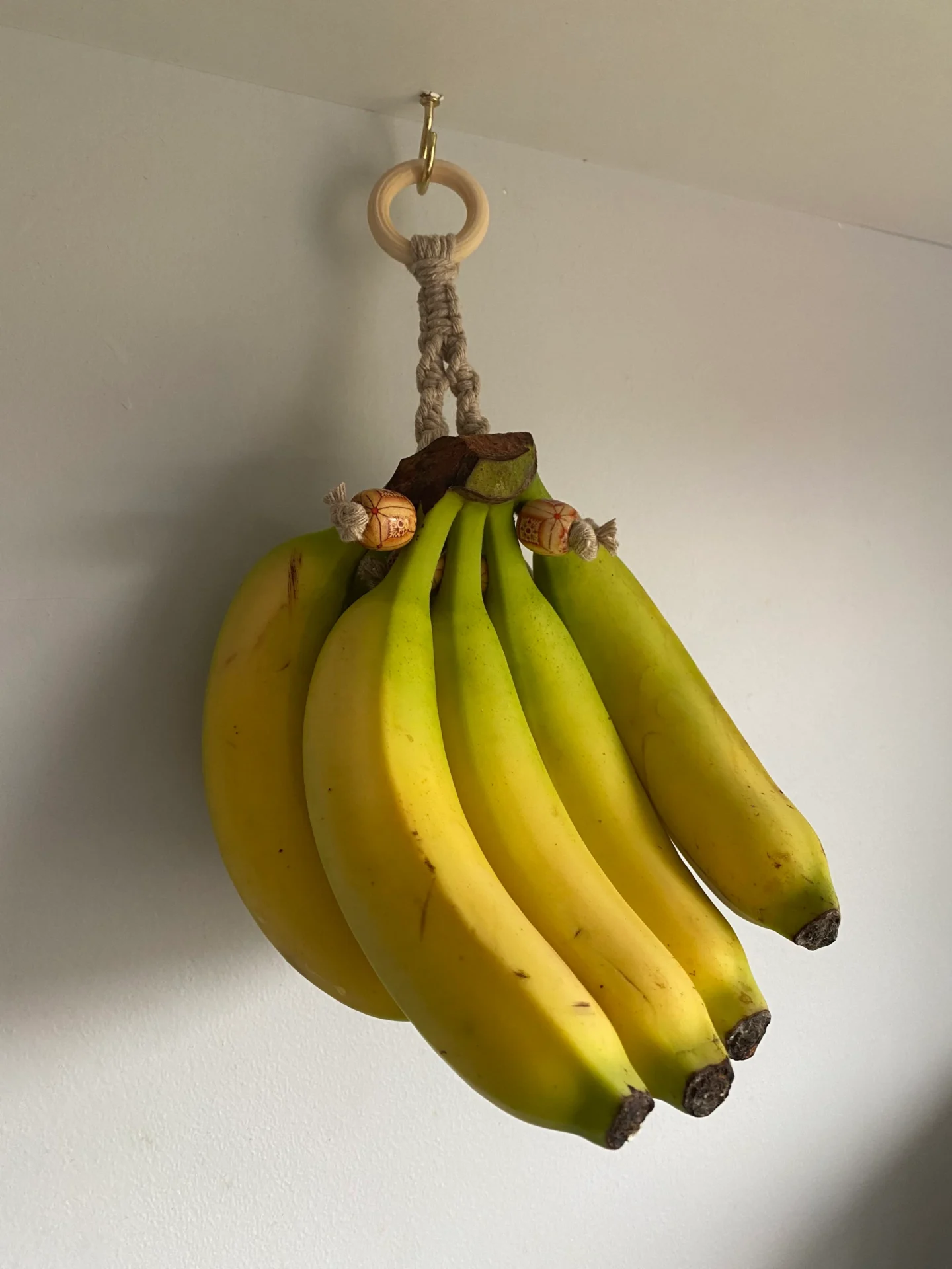 Hanging banana holder made with recycled cotton and wooden beads