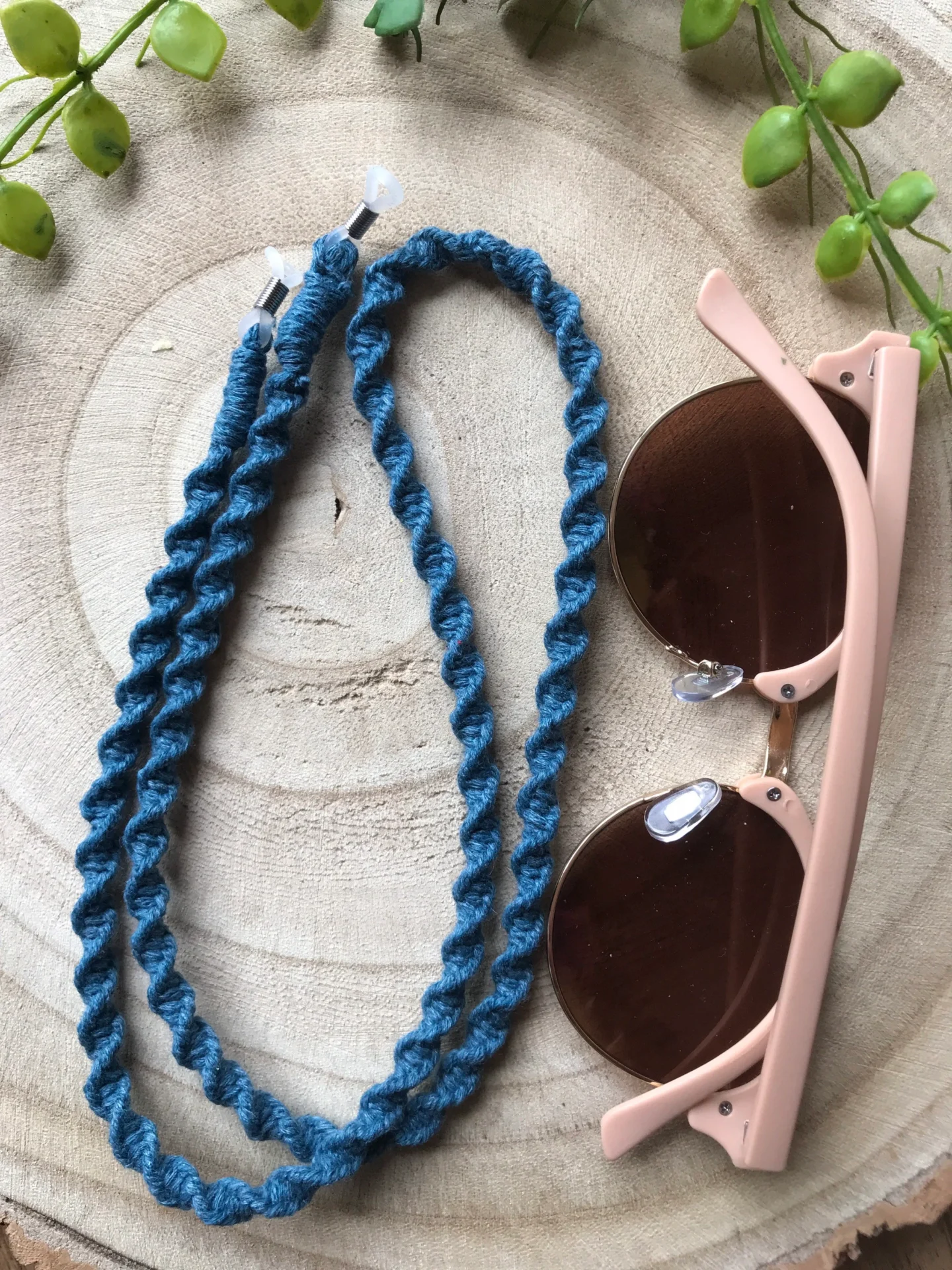 Teal glasses chain, 70-75cm, made with recycled cotton.