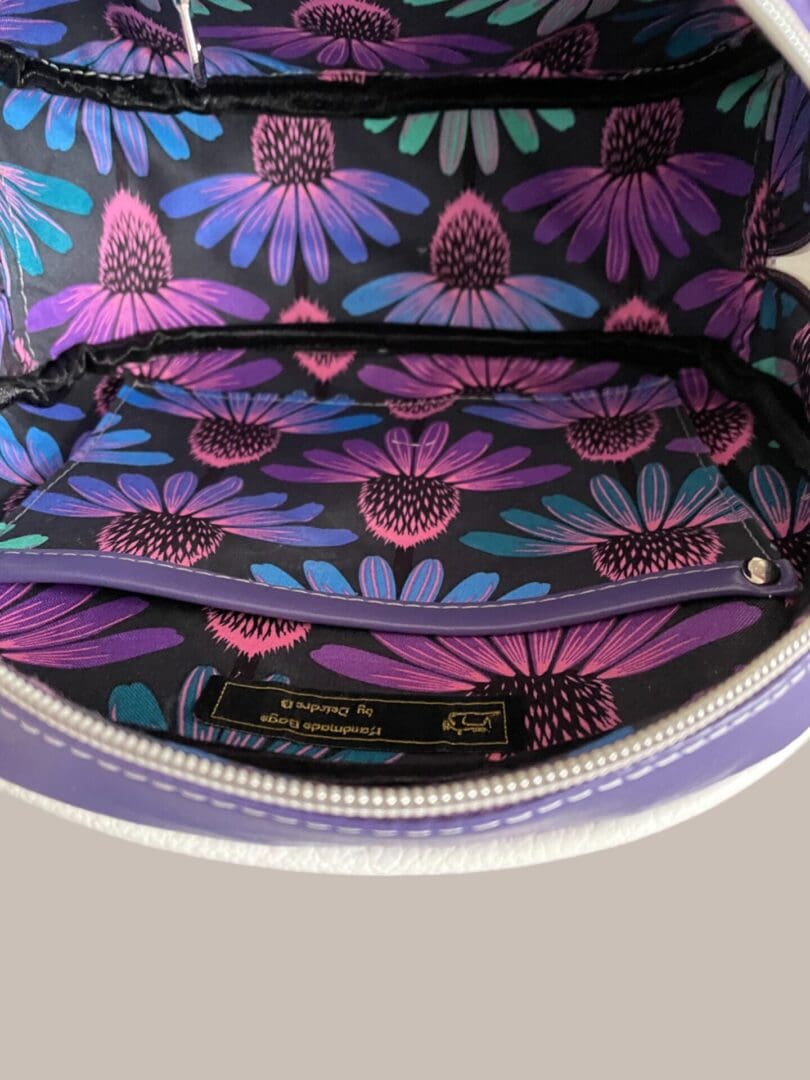 Fun bowler bag lining with pockets