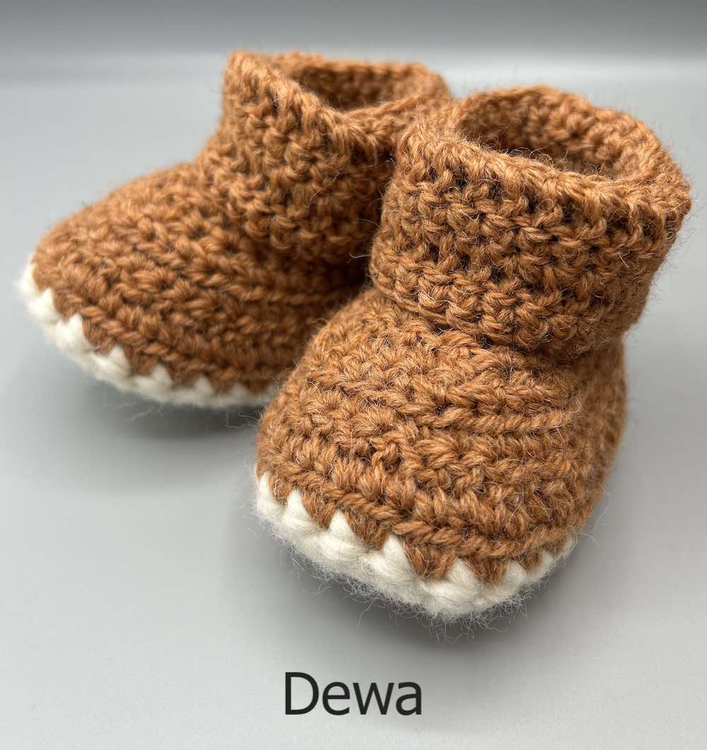 Pair of 100% Scottish Wool Baby soft shoes booties. Presented with a tartan ribbon and box. Handmade in Scotland by Midge Porter Design as part of the 'Peedie Naturals' Clan colours range - Dewar